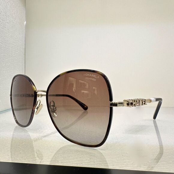 New CHANEL Sunglasses - Picture 1 of 12